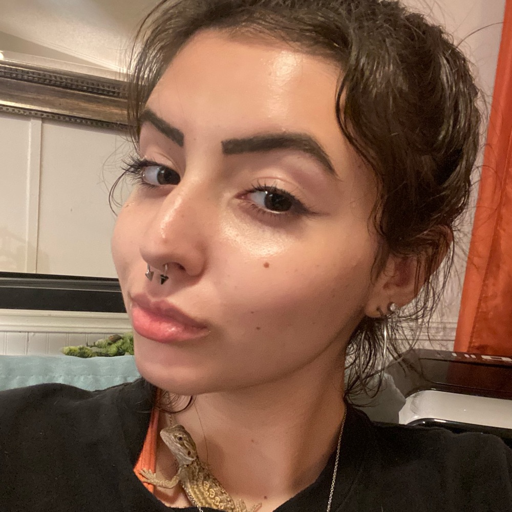 Meet your Posher, Cecilia